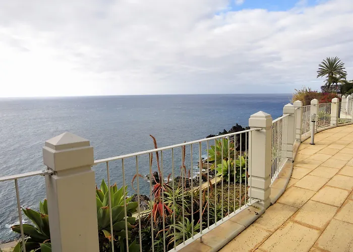 Finest Rentals - Beachfront Penthouse