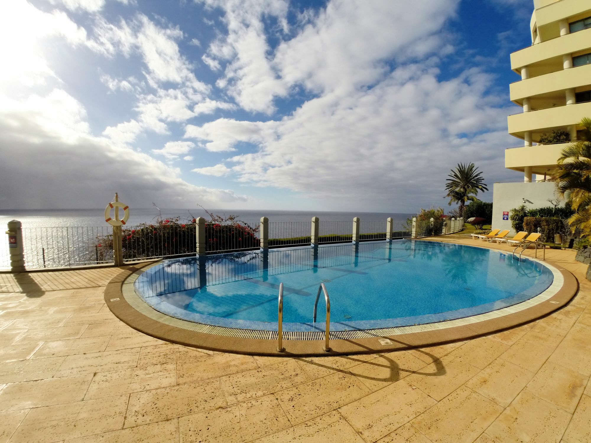 Finest Rentals - Beachfront Penthouse Apartment Funchal (Madeira)