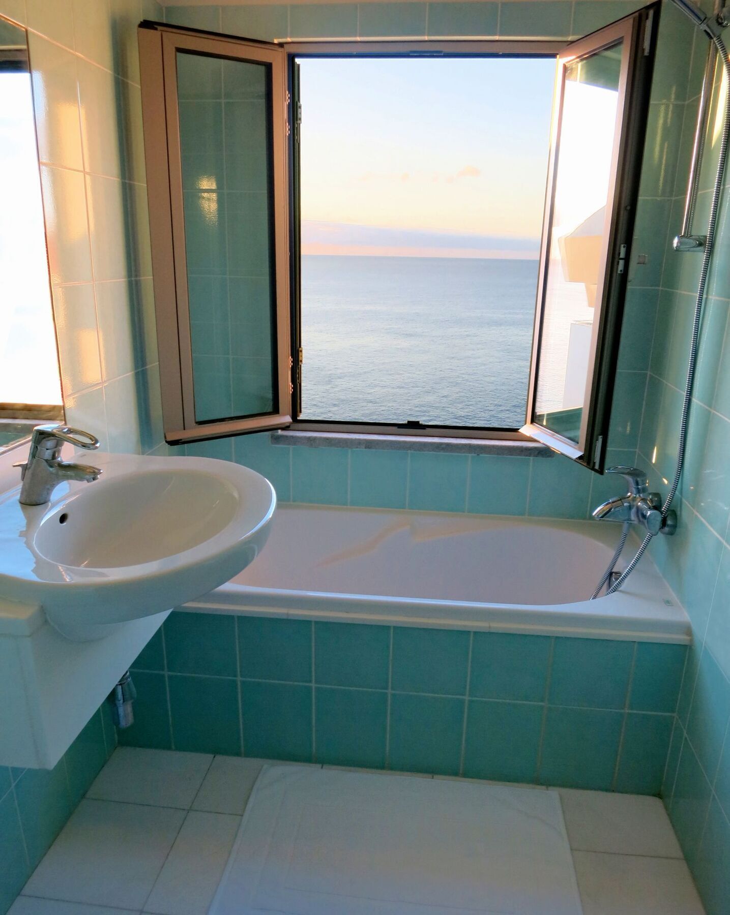Finest Rentals - Beachfront Penthouse Apartment