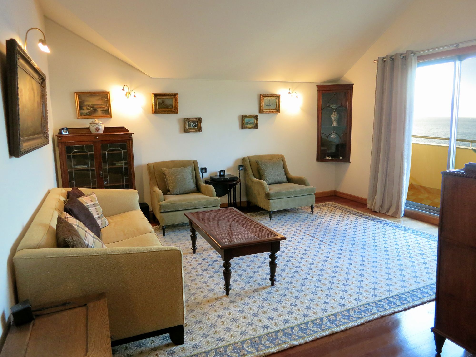 Finest Rentals - Beachfront Penthouse